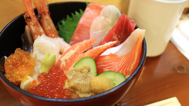 札幌場外市場のおすすめ海鮮丼屋『すし処 北の旬』コスパ良く食べられる新鮮なウニが超美味しい！